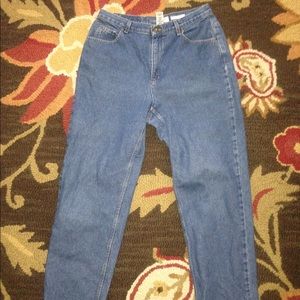 The perfect vintage Mom jeans!!